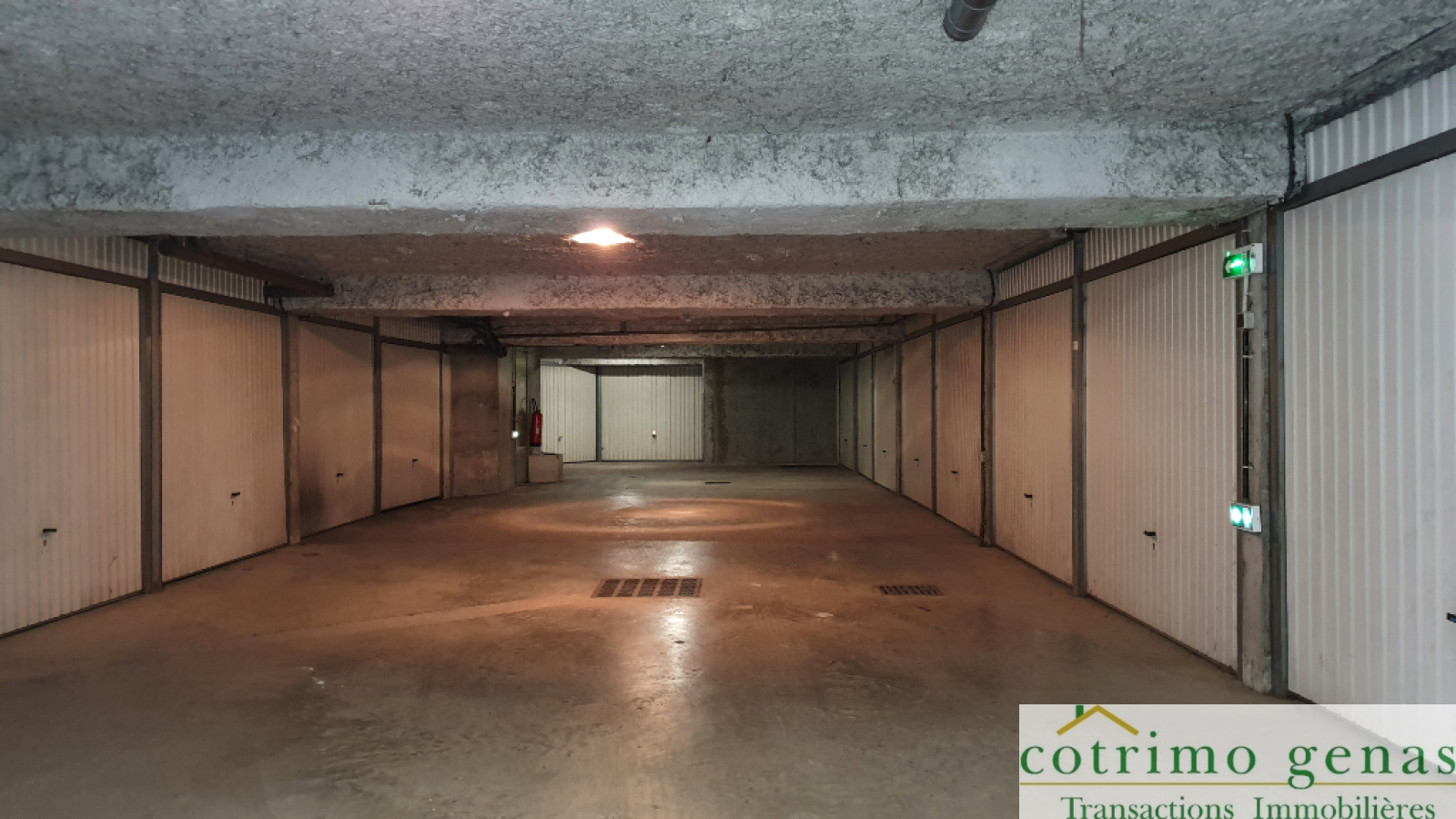 Image_2, Parking, Genas, ref :1557