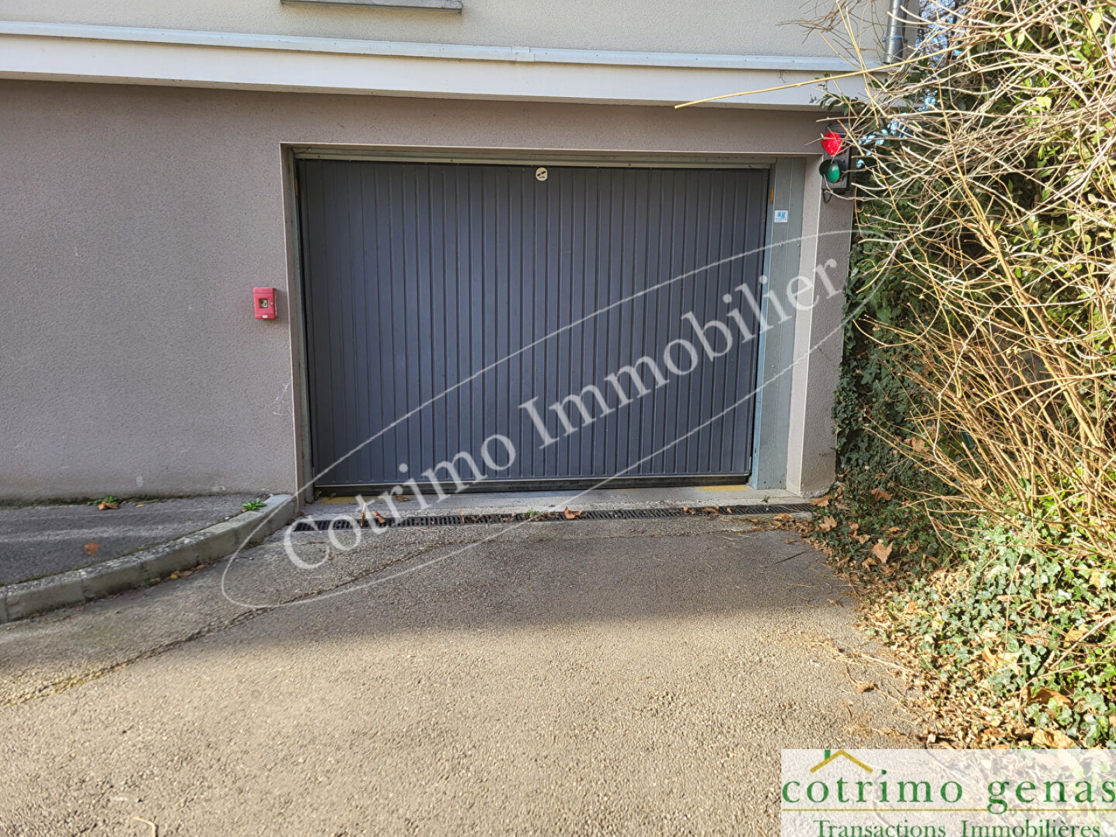 Image_2, Parking, Genas, ref :1362
